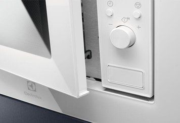 Микроволновая печь Electrolux встроенная, 17л, электрон. управление, 700Вт, дисплей, белый RC_LMS2173EMW фото