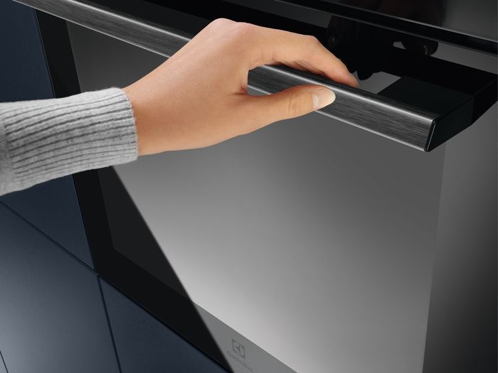 Electrolux Духова шафа електрична, 65л, A, дисплей, конвекція, чорний RC_EOF3H40BK фото