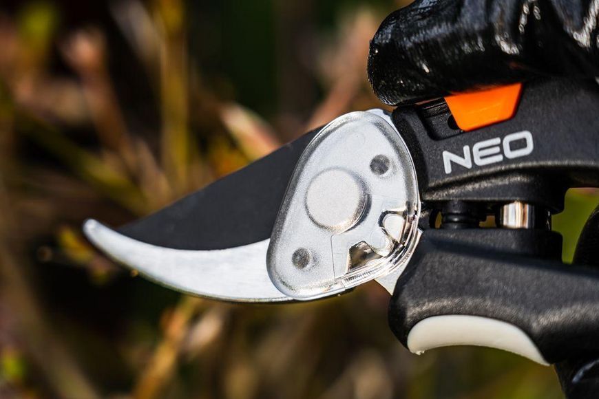 Секатор плоскостной Neo Tools, d реза 18мм, 200мм, 206г RC_15-204 фото