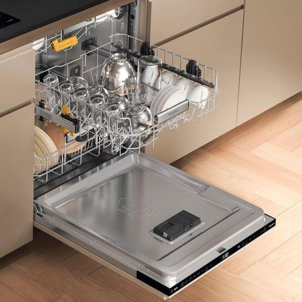 Посудомоечная машина Whirlpool встроенная, 14компл., A+++, 60см, дисплей, 3й корзина, белая RC_W8IHF58TU фото
