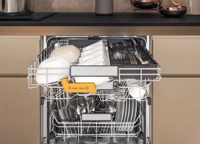 Посудомоечная машина Whirlpool встроенная, 14компл., A+++, 60см, дисплей, 3й корзина, белая RC_W8IHF58TU фото