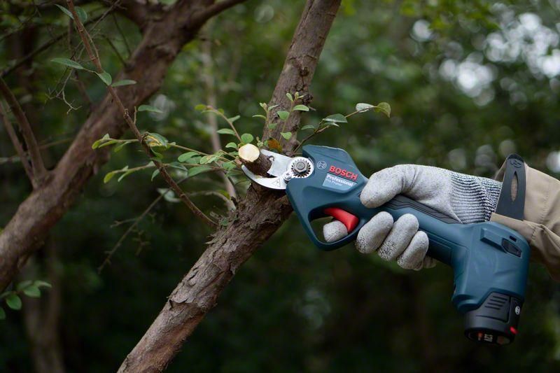 Секатор аккумуляторный Bosch Pro Pruner, 12В, 2х3Ач, d реза 25мм, 1000гр RC_0.601.9K1.021 фото