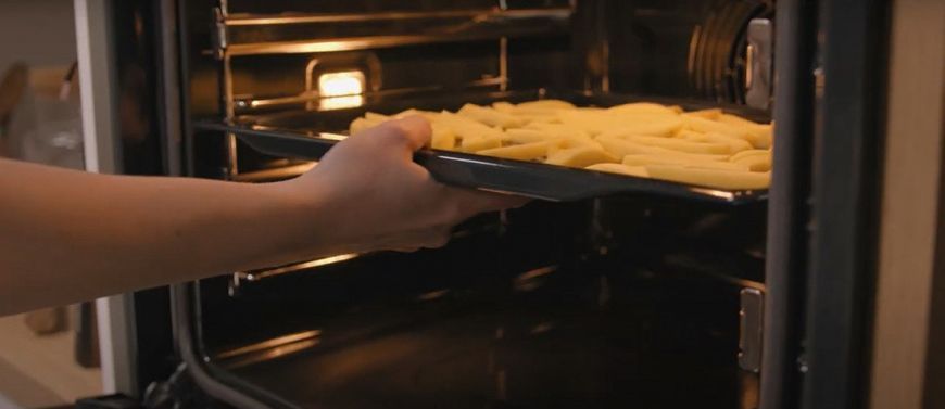 Духовой шкаф Gorenje электрический, 77л, A, пар, дисплей, макс.темпер.-300, белый RC_BOS6737SYW фото