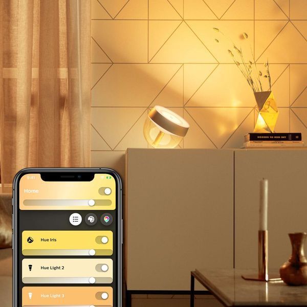 Hue Настольная лампа Iris, 2000K-6500K, Color, Bluetooth, димируемая, золотистая Philips RC_929002376401 фото