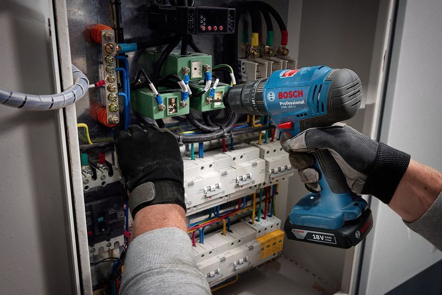 Bosch Шуруповерт-дрель ударная аккумуляторная GSB 183-LI 18В 2х2А&middot;час 21-56Нм 374-1815об&middot;мин кейс 1.2кг RC_0.601.9K9.100 фото