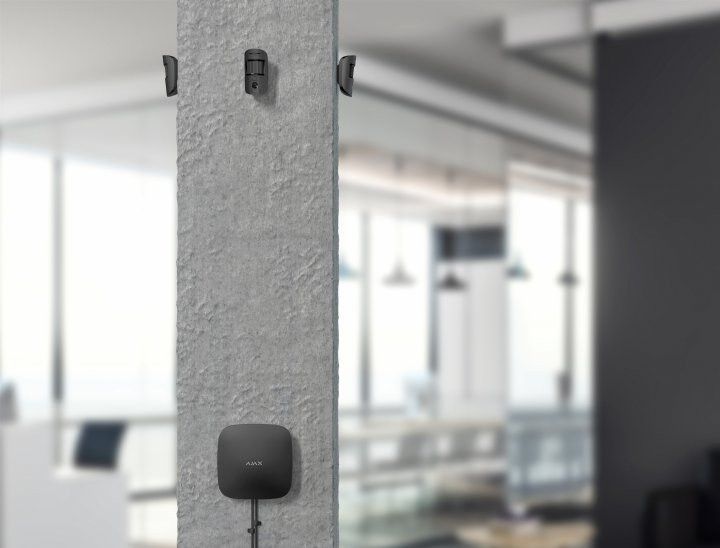 Интеллектуальная централь Ajax Hub 2 Plus черная RC_18790 фото