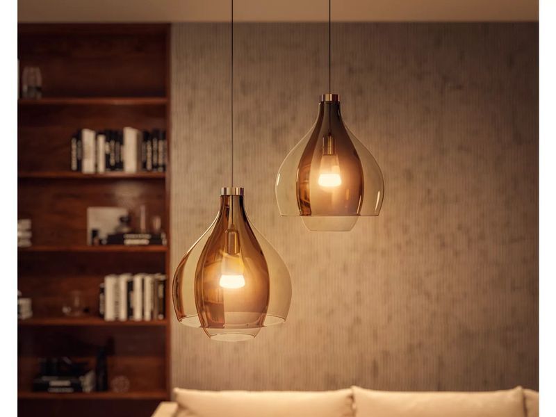 Лампа умная Philips Hue E27, 11W(60Вт), 2200K-6500K, Tunable white, ZigBee, Bluetooth, дымирование RC_929002468401 фото