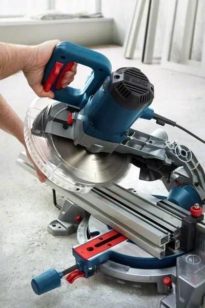 Пила торцовочная Bosch GCM 216 1300Вт диск 216мм 10.1кг RC_0.601.B33.000 фото
