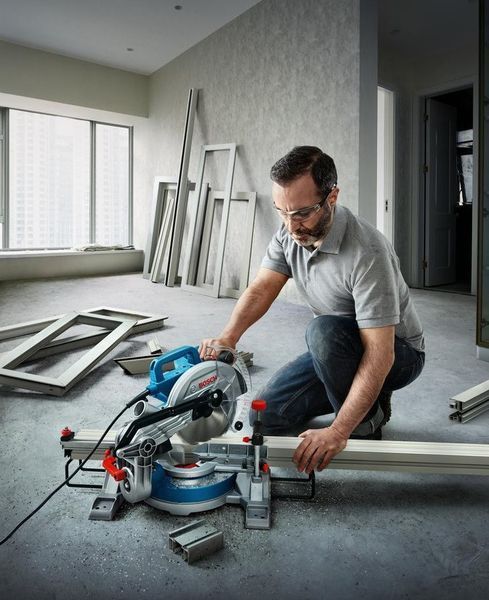 Пила торцовочная Bosch GCM 216 1300Вт диск 216мм 10.1кг RC_0.601.B33.000 фото