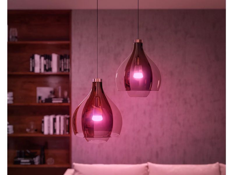 Лампа розумна Philips Hue E27, 11W(60Вт), 2000K-6500K, RGB, ZigBee, Bluetooth, димування RC_929002468801 фото