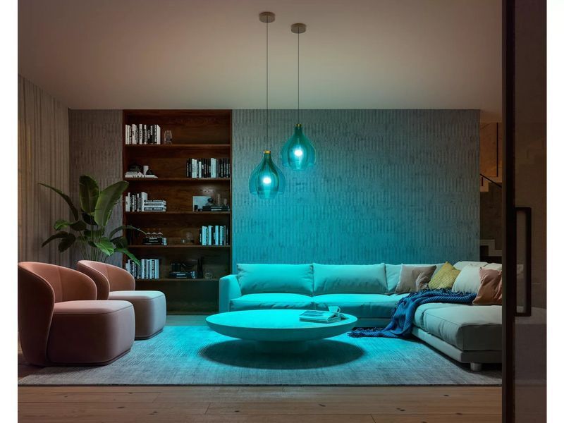 Лампа розумна Philips Hue E27, 11W(60Вт), 2000K-6500K, RGB, ZigBee, Bluetooth, димування RC_929002468801 фото