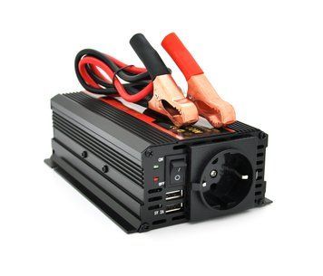Інвертор напруги CARMAER1500W 12/220V з апроксимованою синусоїдою 1Shuko 2*USB (DC:5V/2A) крокодили+ U_28559 фото