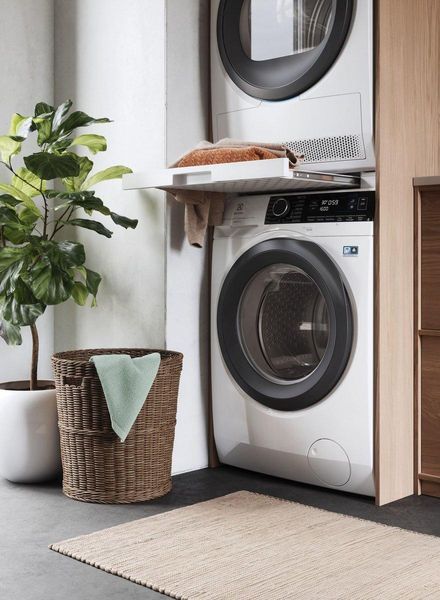 Комплект монтажний Electrolux для з'єднання пральної машини з сушильною машиною, висувна полиця, білий RC_E1WYHSK1 фото