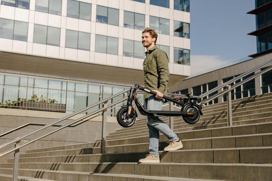 Електросамокат F2 PRO E, чорний Segway RC_AA.05.12.03.0001 фото