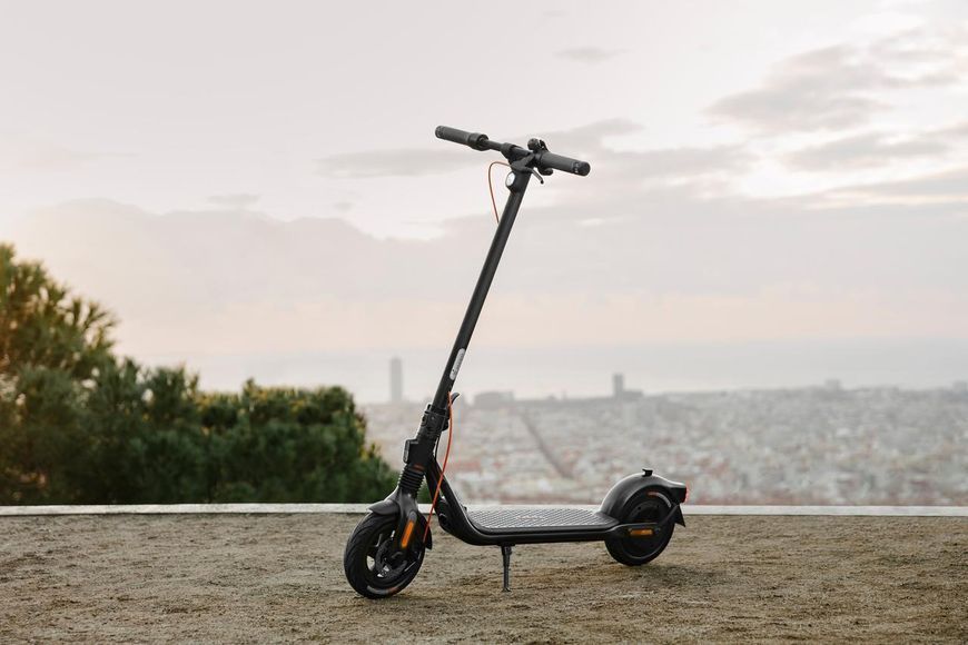 Електросамокат F2 PRO E, чорний Segway RC_AA.05.12.03.0001 фото