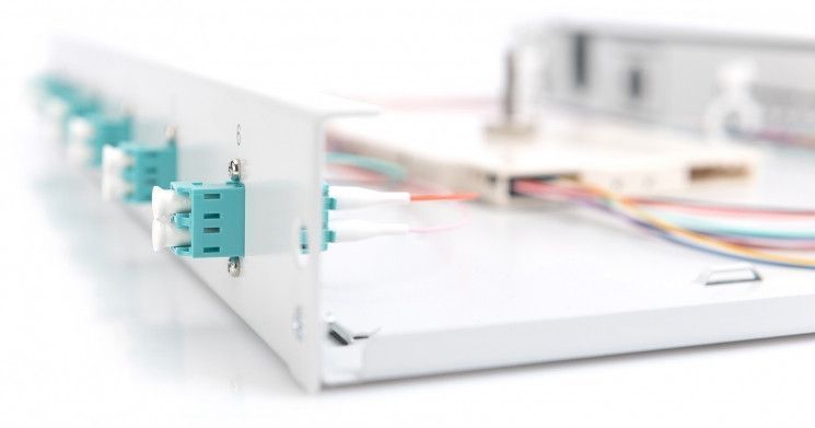 Оптична панель DIGITUS 19' 1U, 6xLC duplex, incl, Splice Cass, OM3 Color Pigtails, Adapter RC_DN-96330/3 фото