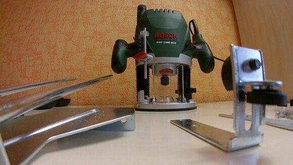 Фрезер Bosch POF 1400 ACE (060326C820) RC_0.603.26C.820 фото