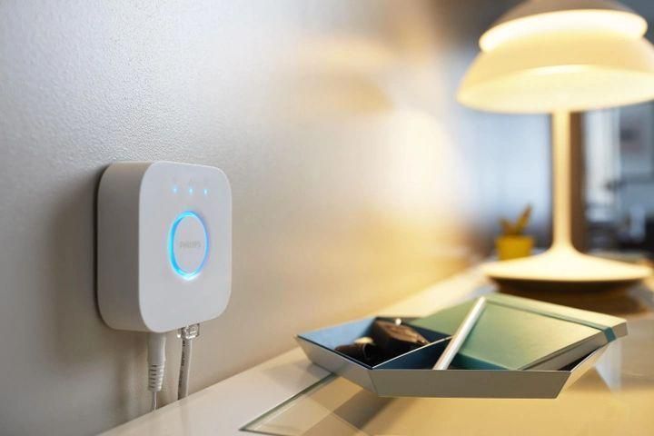 Блок управления Philips Hue Bridge, ZigBee RC_929001180642 фото
