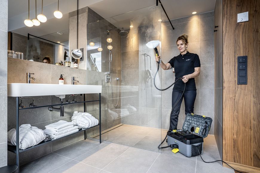 Пароочисник SG 4/2 Classic, 2250 Вт, 4 бар, 145 &deg; C, 7 кг Karcher RC_1.092-301.0 фото