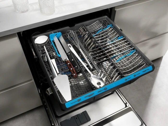 Посудомийна машина Electrolux вбудована, 10компл., A+, 45см, інвертор, 3-й кошик, чорний RC_EEA913100L фото