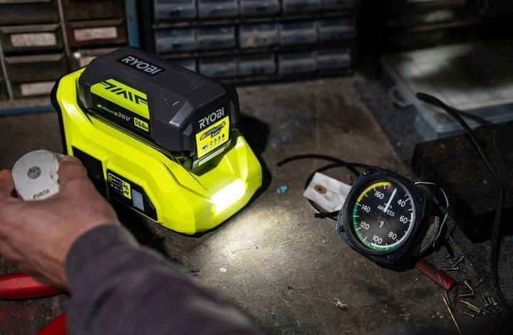 Инвертор напряжения аккумуляторный Ryobi RY36BI300A-0, 36В MAX POWER, 220В, 300Вт(500Вт пиковая), без АКБ и ЗП RC_5133004893 фото