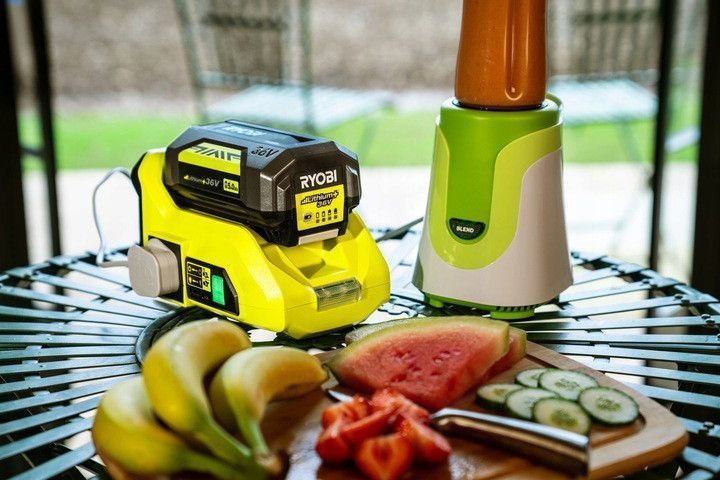 Инвертор напряжения аккумуляторный Ryobi RY36BI300A-0, 36В MAX POWER, 220В, 300Вт(500Вт пиковая), без АКБ и ЗП RC_5133004893 фото