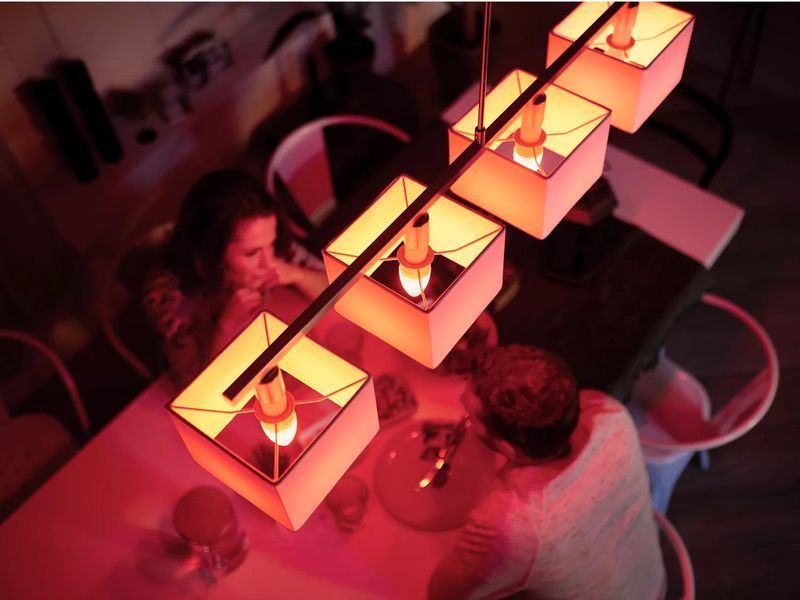 Лампа умная Philips Hue E14, 5.3W(40Вт), 2000K-6500K, RGB, ZigBee, Bluetooth, дымирование RC_929002294204 фото