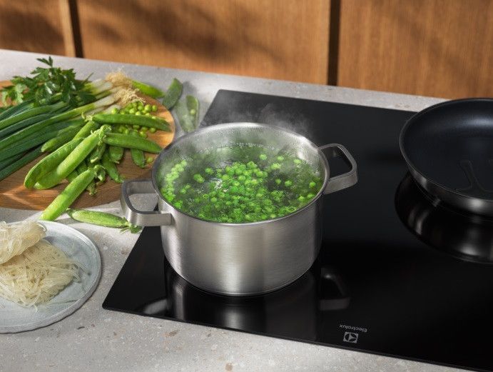 Electrolux Варильна поверхня індукційна, 60см, чорний RC_EIB60420CK фото
