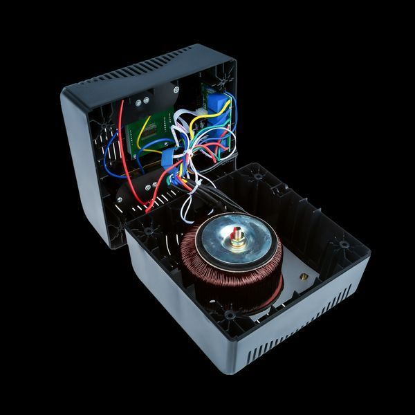 Стабилизатор напряжения LPT-1000RD (700W) LP_4435 фото